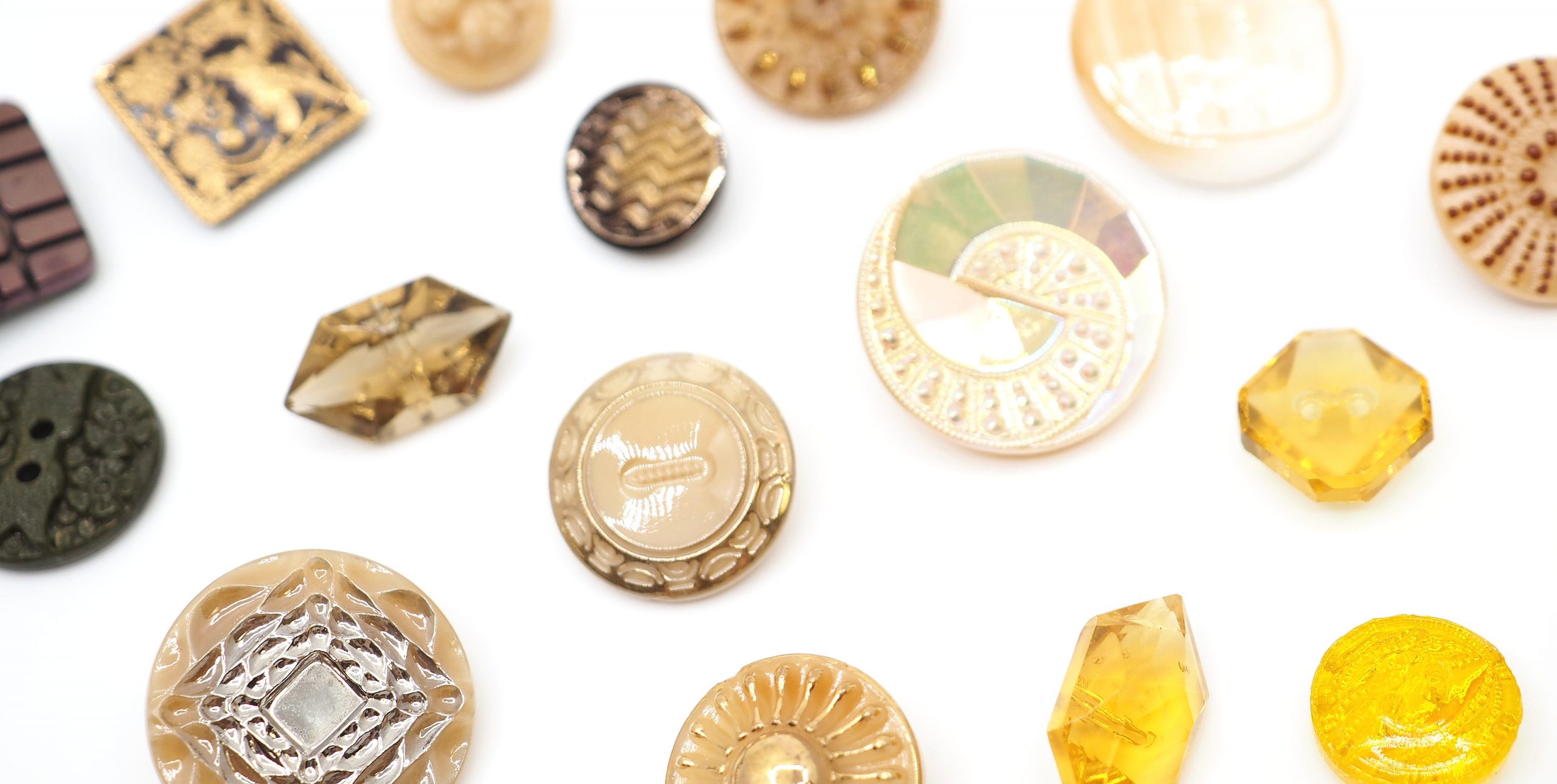 1,000種類以上のアンティーク・ヴィンテージボタンの通販を行っています